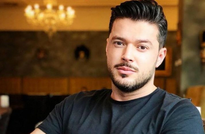 Victor Slav s-a fotografiat alaturi de iubita lui. Cum arata femeia care l-a cucerit
