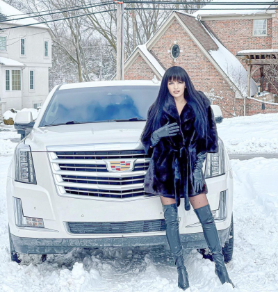 In cizme peste genunchi si blana luxoasa. Cristina Croitoru - spectaculoasa intr-o imagine de iarna 