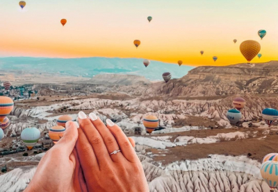 Cerere in casatorie intr-un loc de vis! Dupa 15 ani de relatie, bloggerita cu aproape 200 de mii de urmaritori a spus DA pe un taram paradisiac. Imagini video senzationale - VIDEO 
