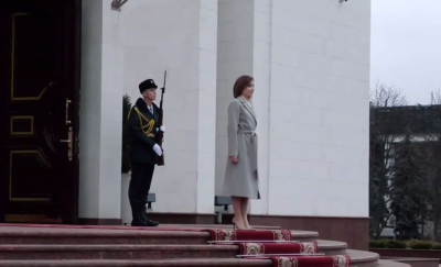 Președintele învestit, Maia Sandu a ajuns la Președinție, unde i s-a prezentat onorul de către Orchestra Prezidențială - VIDEO 