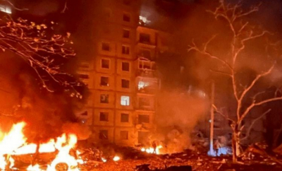 Noapte de foc pentru locuitorii din orașul Zaporojie. Valul de drone rusești a făcut una cu pământul un bloc rezidențial. Sub mormanele de beton a pierit o familie întreagă - VIDEO
