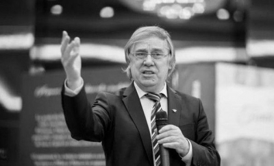 Pregătiri pentru Paștele Blajinilor la mormântul lui Nicolae Dabija! Cum a rămas scriitorul în memoria fiului de doar 11 ani, dar și a soției - VIDEO