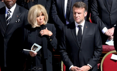 Cum a încălcat Brigitte Macron codul vestimentar la funeraliile Papei Francisc, deși a fost îmbrăcată în negru - FOTO