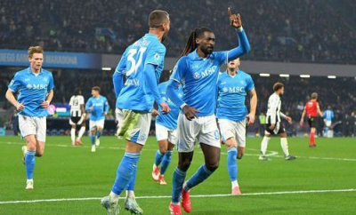 Napoli a făcut un pas greșit, care poate fi fatal în lupta pentru titlul din Italia. Elevii lui Antonio Conte au remizat cu Genoa, iar Inter Milano a profitat și s-a apropiat la doar un punct de lidera campionatului - VIDEO