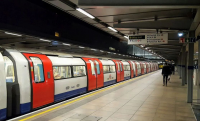 O pană uriașă de curent a afectat metroul din Londra: pasageri blocați, mai multe linii suspendate și stații închise