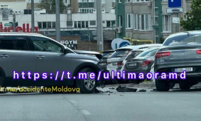 Accident în capitală, cu implicarea mai multor automobile. Imagini de la locul impactului - VIDEO