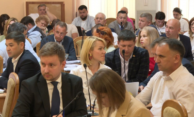 Nicio zi fără scandal. Ceban s-a confruntat cu consilierii PAS, deranjat că Guvernul a decis să nu aloce banii pentru dotarea cantinelor școlare, pentru că primăria nu are buget aprobat - VIDEO 