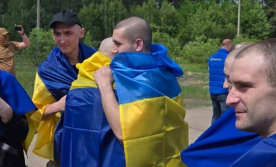 Eroi reveniți acasă: Alți militari ucraineni eliberați după aproape trei ani de captivitate  - VIDEO