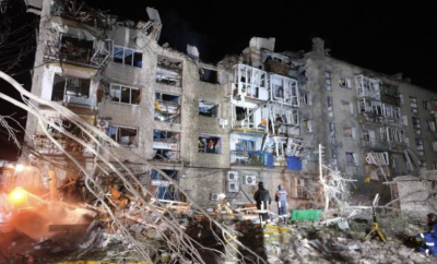 Un bloc din Donețk, avariat de bombardamente. Printre răniți, și un copil - VIDEO
