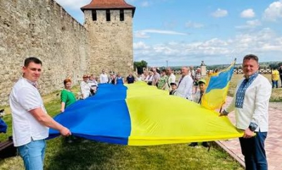 Diplomații ucraineni, alături de comunitatea ucraineană din regiunea transnistreană au marcat Ziua Constituției Ucrainei
