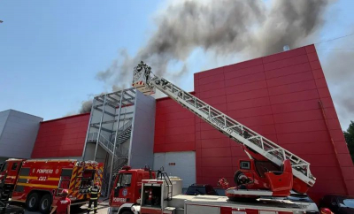Incendiu la acoperișul unui mall din București: 1.300 de oameni se aflau în interior. Fum în sălile de cinema și în zona de food-court. Cauza e încă necunoscută - VIDEO