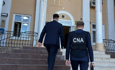 Percheziții la Taraclia și în capitală: Ofițerii CNA și procurorii desfășoară acțiuni într-un dosar de abuz de serviciu: sunt vizate persoane cu funcții de demnitate publică - VIDEO