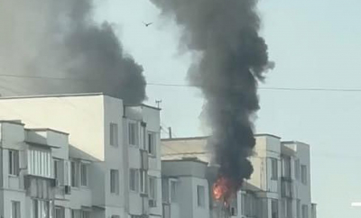 A luat foc un apartament al unui bloc de locuit din capitală: Șase echipaje de pompieri au intervenit. IGSU vine cu detalii - FOTO