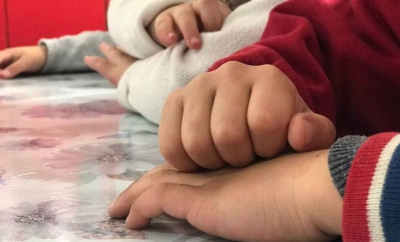 Doi copii de 6 și 7 ani, prinși după ce au spart un geam și au intrat într-o casă din Grigoriopol: mama riscă amendă de până la 1800 de ruble