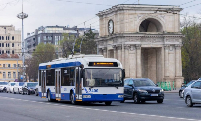 Circulația rutieră în Piața Marii Adunări Naționale a fost sistată. Transportul public circulă pe străzile adiacente - VIDEO