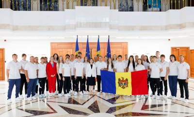 Președintele Maia Sandu a înmânat drapelul celor 23 de sportivi care vor reprezenta țara noastră la Festivalul Olimpic al Tineretului European în Macedonia de Nord - VIDEO