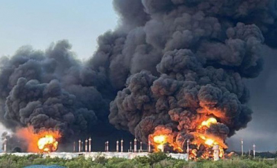 Ucraina a lansat un nou atac asupra unui obiectiv strategic din Rusia. La aproape o mie de kilometri de linia frontului, o rafinărie de petrol din Saratov a fost cuprinsă de flăcări. Un om a murit - VIDEO