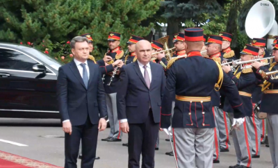 Prim-ministrul român Ilie Bolojan, întâmpinat de premierul Dorin Recean - VIDEO