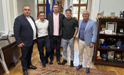 Întâlnire de neuitat pentru amatorii boxului din țara noastră. Unul dintre cei mai legendari reprezentanți ai acestui sport, Oleksandr Usyk, a oferit autografe și a făcut poze cu fanii săi - VIDEO