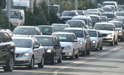 Trafic ca-n prima zi de școală: străzile din Chișinău, transformate în furnicar odată cu revenirea elevilor în bănci - VIDEO