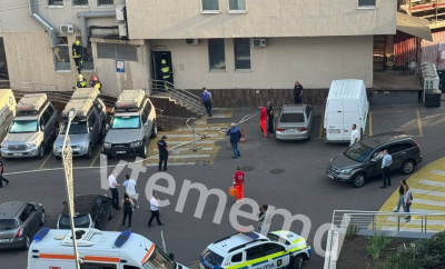 Incendiu la un centru comercial din Chișinău: Pompierii, poliția și ambulanța au intervenit de urgență - FOTO/VIDEO
