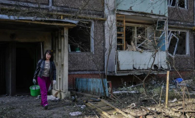 Caz neobișnuit în Ucraina. Rușii au parașutat „bani” deasupra unui oraș din apropierea graniței
