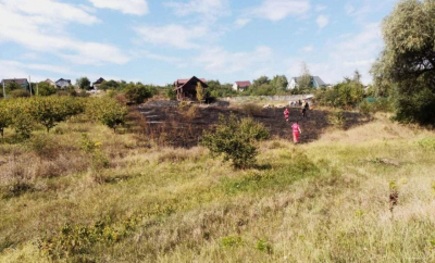 Tragic. O femeie a murit, după ce s-a ales cu arsuri grave încercând să stingă un incendiu de vegetație uscată din apropierea curții sale, la Ialoveni