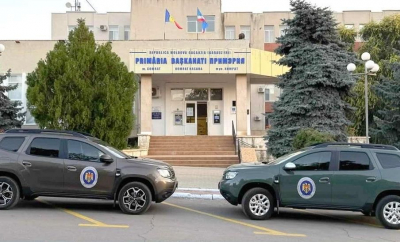Arest preventiv, bani în plicuri și terenuri date pe sub mână: Procurorii din Cahul extind ancheta care vizează doi viceprimari, o candidată la funcția de deputat și doi activiști politici