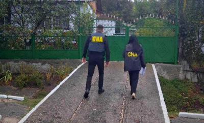 Percheziții în raionul Călărași: Ofițerii CNA și procurorii anticorupție au descins cu percheziții la mai multe persoane într-un dosar de corupere electorală - VIDEO