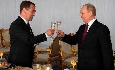 Vladimir Putin l-a decorat pe Dmitri Medvedev. Ce spune decretul prezidențial