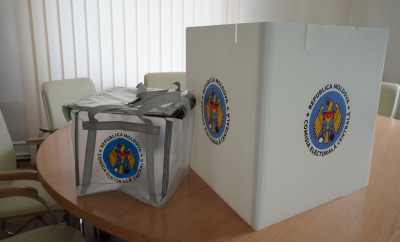 Nu poți ajunge la secția de votare pe 28 septembrie? Află cum poți vota legal de acasă cu ajutorul urnei mobile - VIDEO