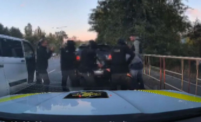 Cei trei bărbați, reținuți în ziua alegerilor sub acuzația că pregăteau acțiuni de destabilizare imediat după încheierea scrutinului, au fost plasați în arest preventiv pentru 30 de zile