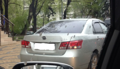 Cat de " originali" vor sa fie unii soferi? Ce si-a lipit un moldovean pe masina. FOTO Cat de " originali" vor sa fie unii soferi? Ce si-a lipit un moldovean pe masina. FOTO