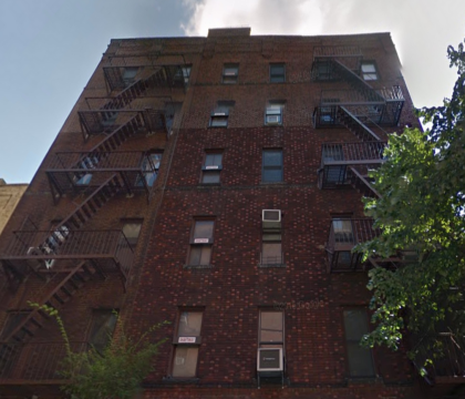 Ce si-a construit un barbat din New York pe acoperisul blocului. Imaginea surprinsa de un fotograf de la inaltime - FOTO Ce si-a construit un barbat din New York pe acoperisul blocului. Imaginea surprinsa de un fotograf de la inaltime - FOTO