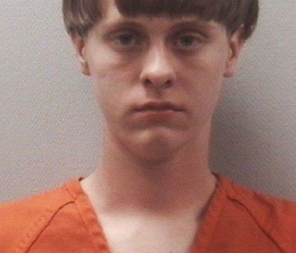 Cine este tanarul care a ucis 9 persoane in biserica din Charleston. Barack Obama si sotia sa cunosteau una dintre victime Cine este tanarul care a ucis 9 persoane in biserica din Charleston. Barack Obama si sotia sa cunosteau una dintre victime