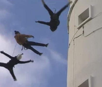 Tragedie la repetitiile pentru un show din Franta. O acrobata de 12 ani a murit, dupa ce a cazut de la 30 de metri inaltime Tragedie la repetitiile pentru un show din Franta. O acrobata de 12 ani a murit, dupa ce a cazut de la 30 de metri inaltime