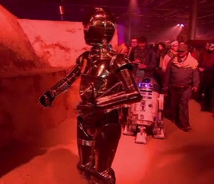 Un film vechi de 35 de ani face incasari record in Marea Britanie. Ideea unui tanar i-a adus 700.000 de lire pana acu Un film vechi de 35 de ani face incasari record in Marea Britanie. Ideea unui tanar i-a adus 700.000 de lire pana acu