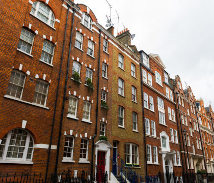 Vecinii se plang de muzica tare si gunoaiele din fata casei. Cum traiesc 26 de romani la Londra, intr-o locuinta cu 3 camere Vecinii se plang de muzica tare si gunoaiele din fata casei. Cum traiesc 26 de romani la Londra, intr-o locuinta cu 3 camere