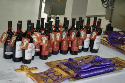 (P) De Pasti, enoriasii vor avea parte de vin sfintit de la Cricova (P) De Pasti, enoriasii vor avea parte de vin sfintit de la Cricova