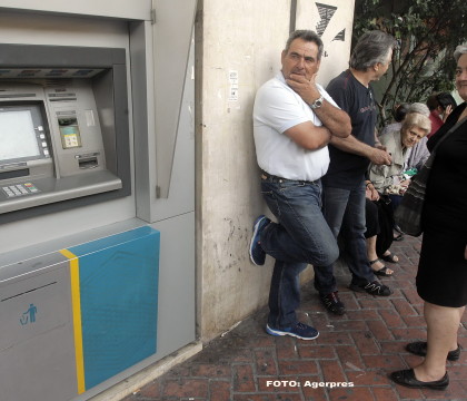 Ratingul deja dezastruos al Greciei a fost si mai rau coborat. Patru mari banci au fost plasate in "partial" Ratingul deja dezastruos al Greciei a fost si mai rau coborat. Patru mari banci au fost plasate in "partial"