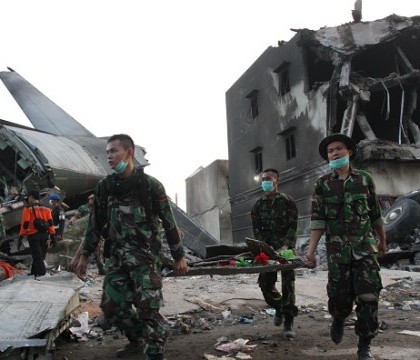 Prabusirea avionului militar Hercules in Indonezia: Bilantul a urcat la 141 de morti. VIDEO Prabusirea avionului militar Hercules in Indonezia: Bilantul a urcat la 141 de morti. VIDEO