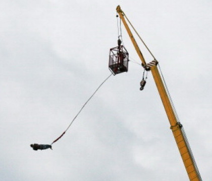 O femeie a murit intr-un accident la bungee jumping, in Franta. Primele banuieli ale anchetatorilor O femeie a murit intr-un accident la bungee jumping, in Franta. Primele banuieli ale anchetatorilor