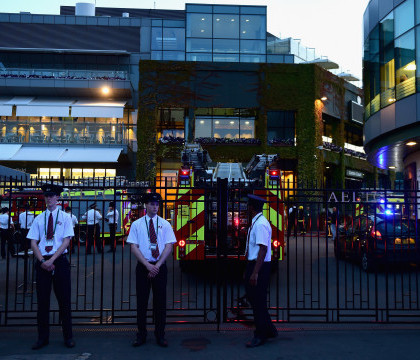 Sute de spectatori evacuati de la Wimbledon, dupa declansarea unei alarme de incendiu. Care ar putea fi cauza evacuarii Sute de spectatori evacuati de la Wimbledon, dupa declansarea unei alarme de incendiu. Care ar putea fi cauza evacuarii