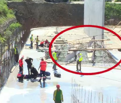 Accident grav pe santier din cauza vantului puternic. Trei barbati au cazut de la zece metri inaltime Accident grav pe santier din cauza vantului puternic. Trei barbati au cazut de la zece metri inaltime