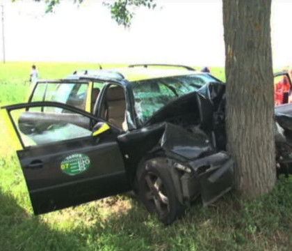 Un taximetrist a suferit un infarct chiar in timpul unei curse. Reactia uluitoare a unuia dintre pasageri Un taximetrist a suferit un infarct chiar in timpul unei curse. Reactia uluitoare a unuia dintre pasageri