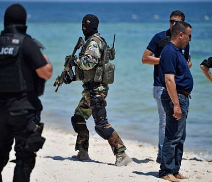 Presedintele Tunisiei declara stare de urgenta, dupa atentatul de saptamana trecuta: "Suntem in stare de razboi" Presedintele Tunisiei declara stare de urgenta, dupa atentatul de saptamana trecuta: "Suntem in stare de razboi"