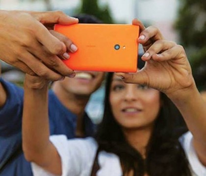 Moda selfie-urilor a murit. Ce este velfie, ultimul trend de pe retelele de socializare Moda selfie-urilor a murit. Ce este velfie, ultimul trend de pe retelele de socializare