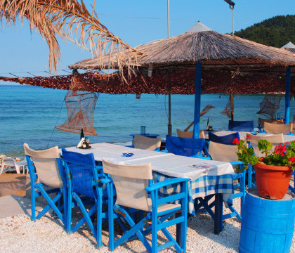 Turist in Grecia. Cum se vede criza de pe plajele elene. "Pe localnici nici macar nu ii preocupa" Turist in Grecia. Cum se vede criza de pe plajele elene. "Pe localnici nici macar nu ii preocupa"