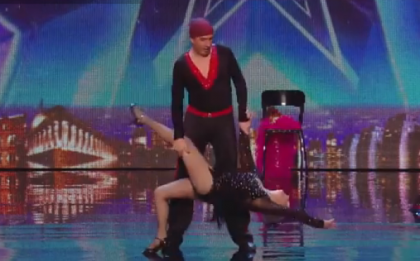 A facut senzatie pe scena, desi are 79 de ani. O bunicuta a uimit cu miscarile de salsa acrobatica la Britain"™s got talent