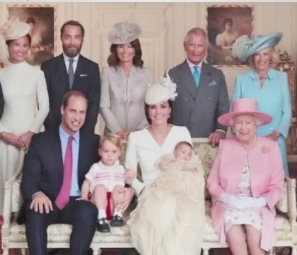 Familia regala britanica a dat publicitatii fotografiile oficiale de la botezul printesei Charlotte